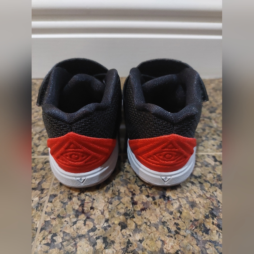 Nike Kyrie Irving Kids Toddlers Shoes Sneakers Size 5c - Picture 3 of 7